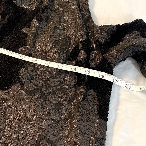 Design Lab Velvet and Sequin Cold Shoulder Top Size Medium - Picture 6 of 7